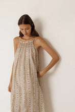 Afbeelding in Gallery-weergave laden, STAMP-PRINT HALTER DRESS - vestido
