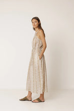 Afbeelding in Gallery-weergave laden, STAMP-PRINT HALTER DRESS - vestido
