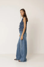 Afbeelding in Gallery-weergave laden, ELASTIC VEST WITH TIE - chaleco
