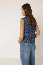 Afbeelding in Gallery-weergave laden, ELASTIC VEST WITH TIE - chaleco
