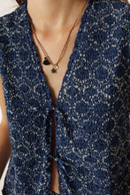 Afbeelding in Gallery-weergave laden, ELASTIC VEST WITH TIE - chaleco
