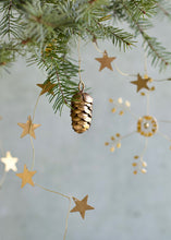 Afbeelding in Gallery-weergave laden, Pinecone ornament
