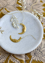 Afbeelding in Gallery-weergave laden, Tiny moon tag gold per 10 stuks
