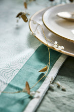 Afbeelding in Gallery-weergave laden, Garland white berries and gold
