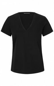NILIA t-shirt
