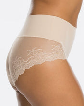 Afbeelding in Gallery-weergave laden, Undie-Tectable Lace Hi-Hipster
