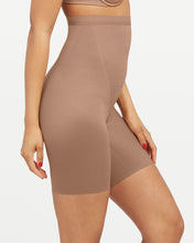 Afbeelding in Gallery-weergave laden, Thinstincts 2.0 High-Waisted Mid-Thigh Short

